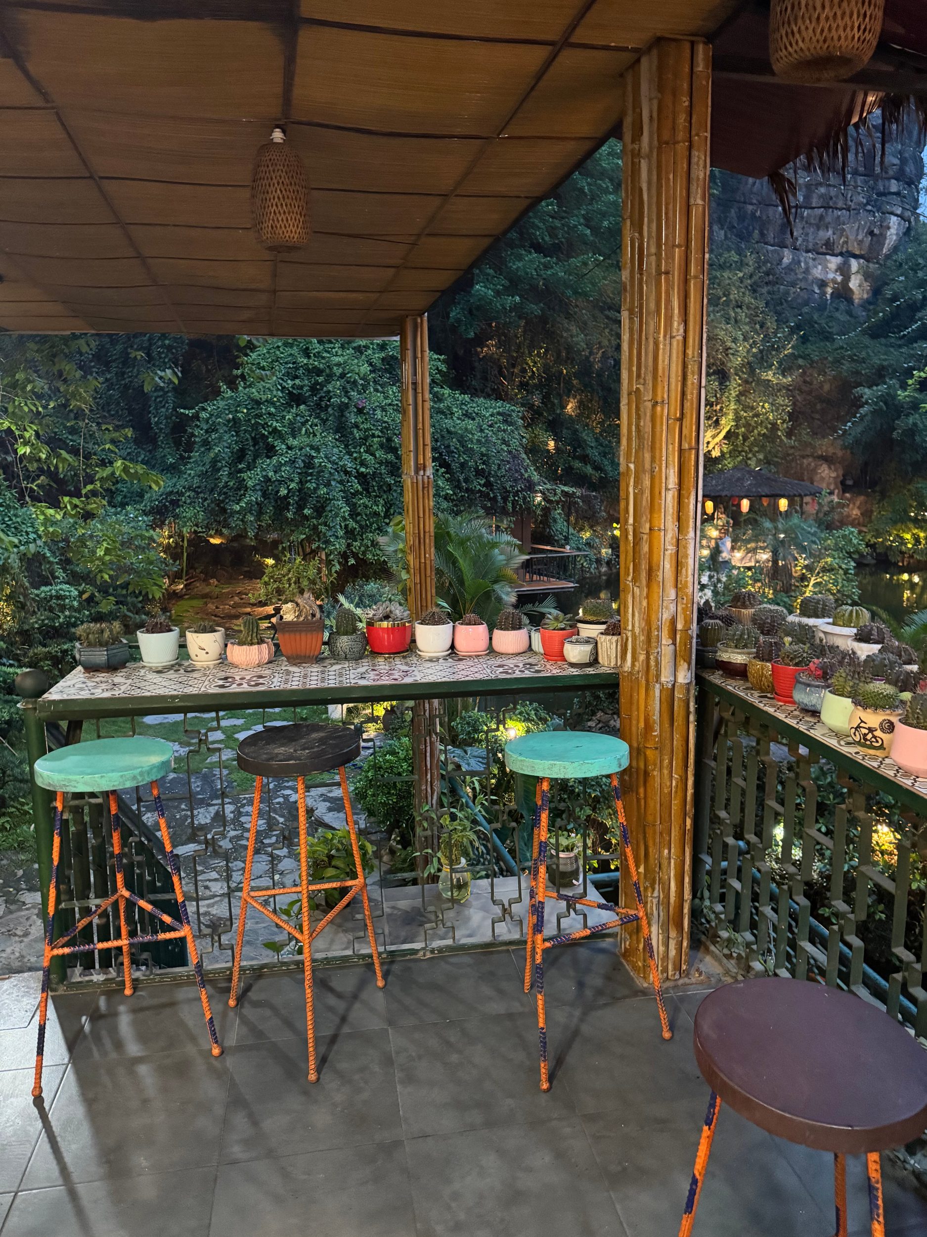 Rustic Garden Tam Coc Bar & Restaurant - Cocktail, rooftop…
