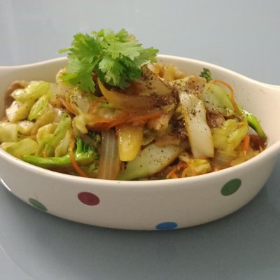 Rau củ xào với bắp cải và cà rốt tại Sakura Restaurant Đà Nẵng