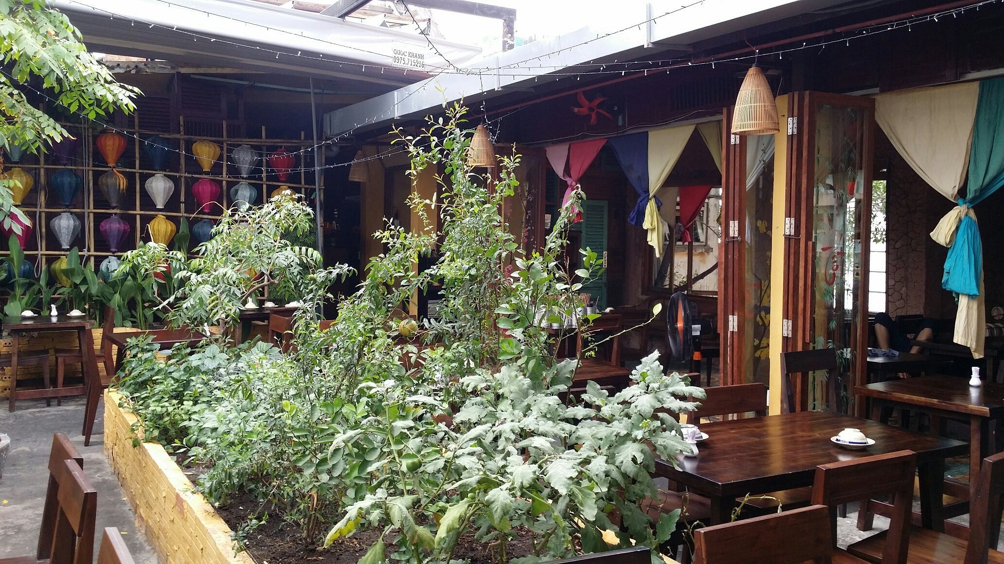 Secret Garden Sài Gòn — Ăn Việt trên sân thượng chung cư cũ