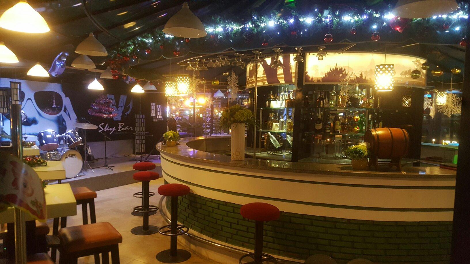 V Sky Acoustic Bar – bar nhạc acoustic nhìn hồ Xuân Hương, Đà Lạt