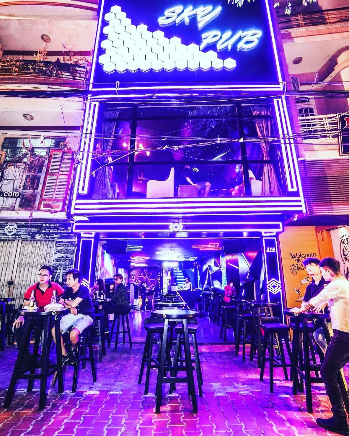 Sky Pub - quán pub sáng đèn trên Bạch Đằng Đà Nẵng