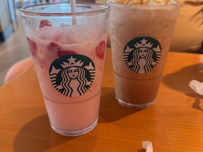 Món ăn hoặc đồ uống tại Starbucks Hue