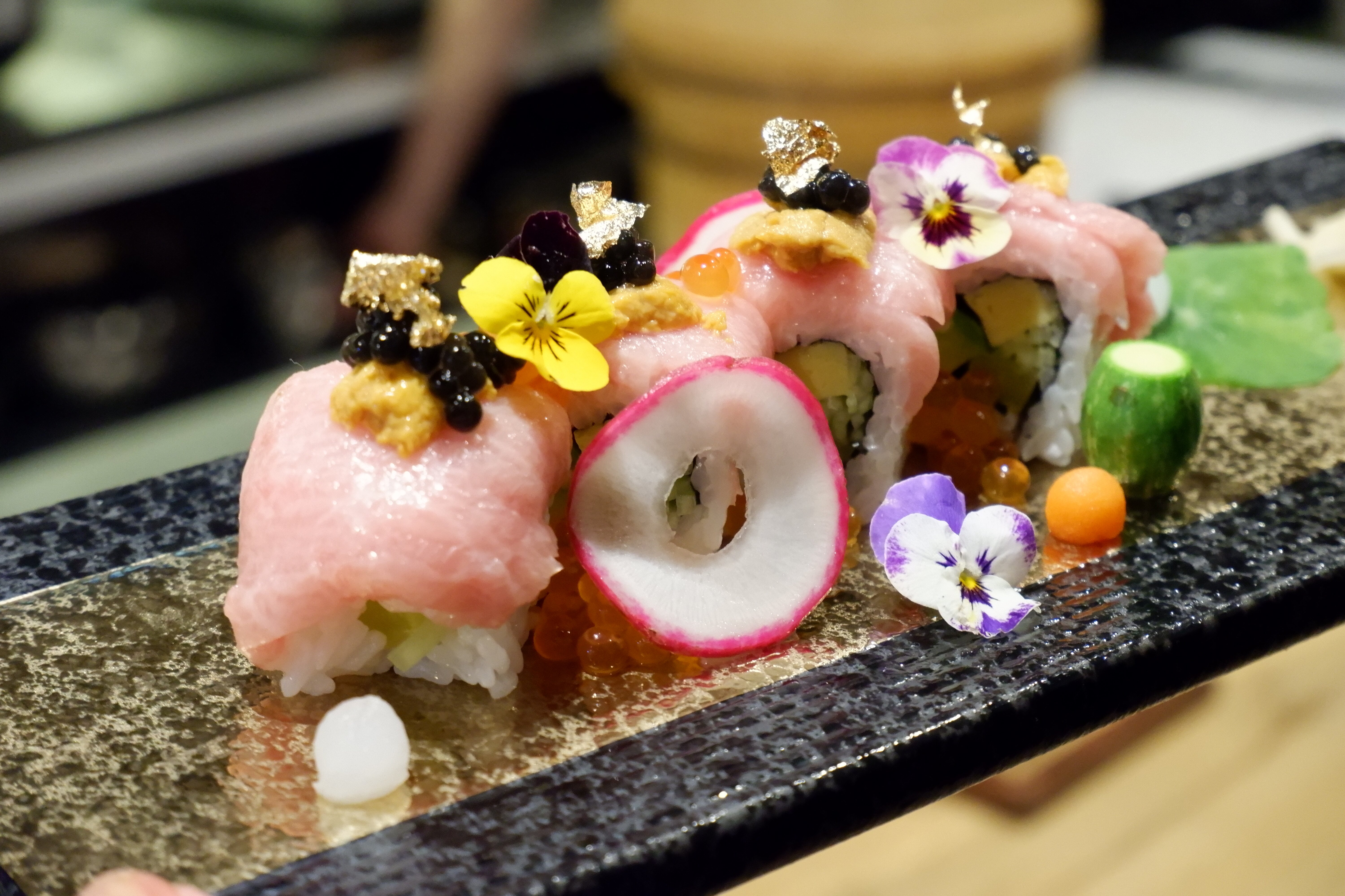 Món signature tại Sushi Ichi được bày trên bàn