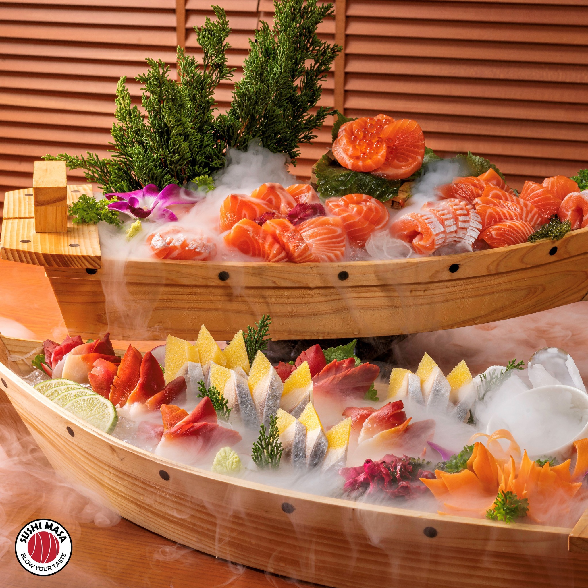 Nồi lẩu hoặc món nóng đặt giữa bàn
