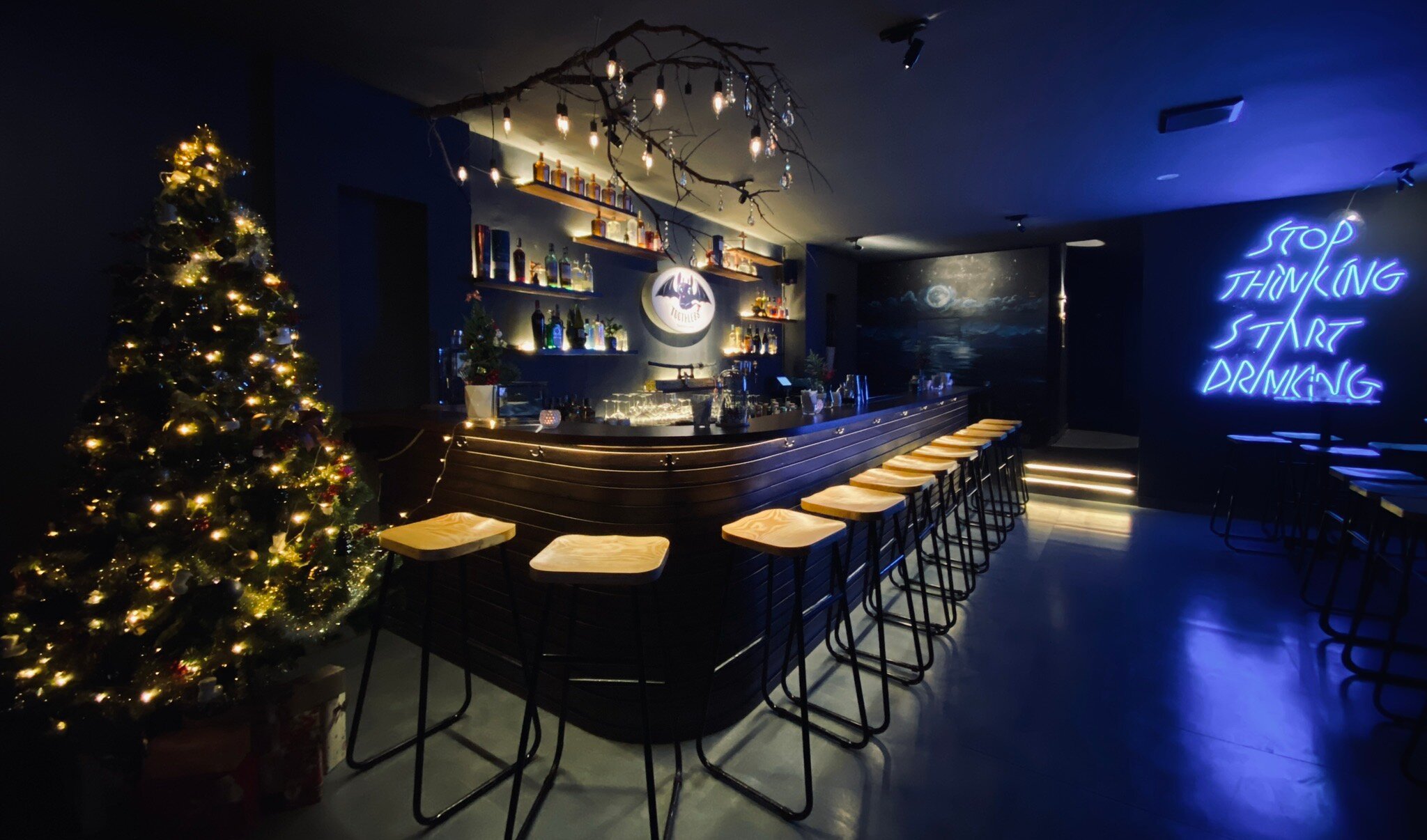 DOM (TOOTHLESS cũ) – bar cocktail về đêm ở Bảo Lộc