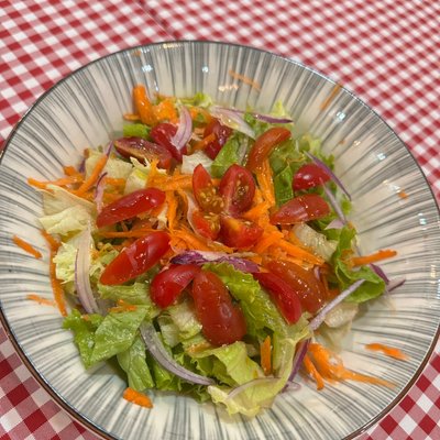 Salad rau trộn cà chua bi tại Trattoria Da Stefano, Đà Nẵng
