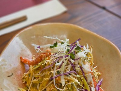 Đĩa nộm rau củ trộn tôm tại Vị Hà Nội Restaurant & Cafe