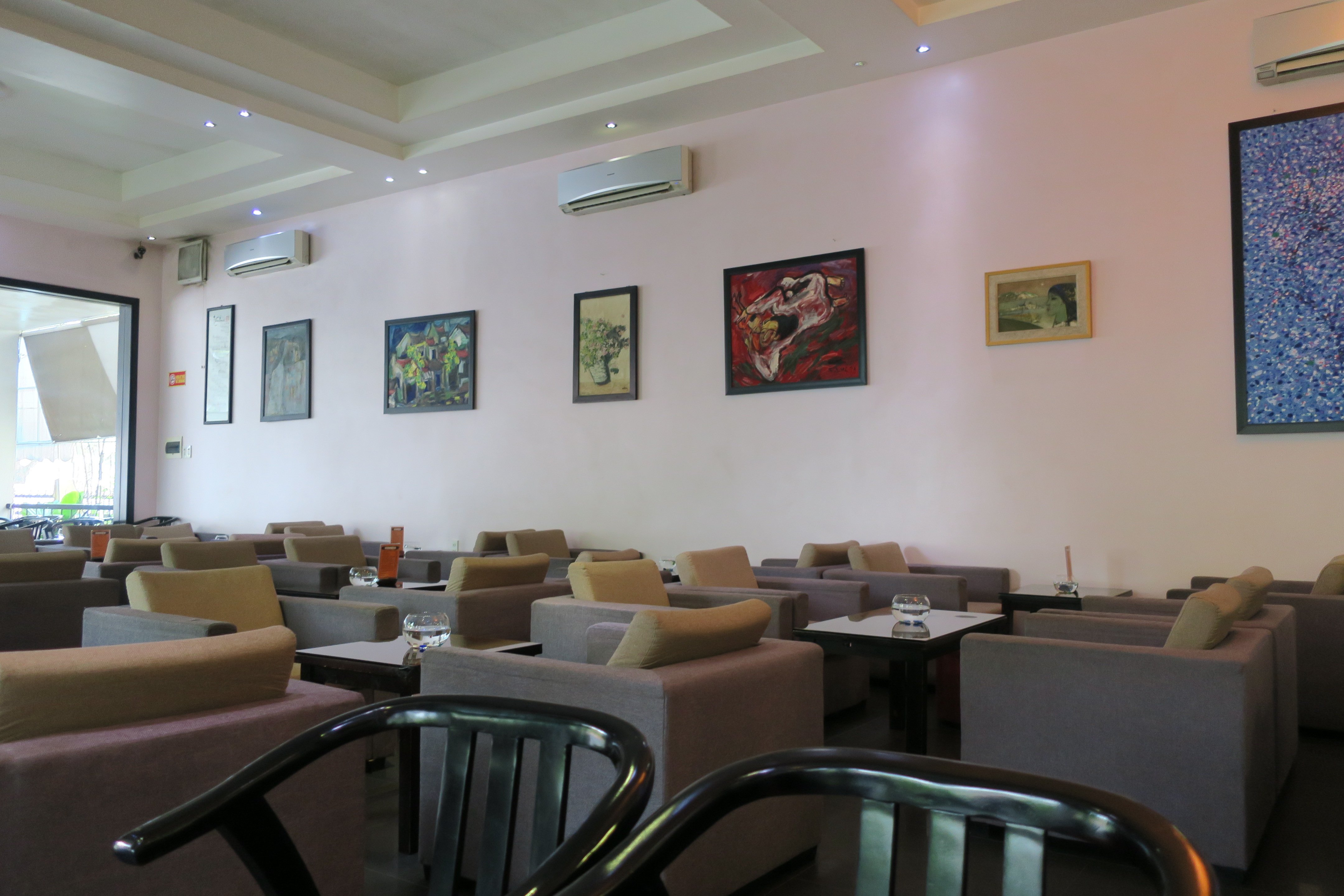 WHITE Garden Cafe - Cafe, brunch và nhịp chậm ở Huế