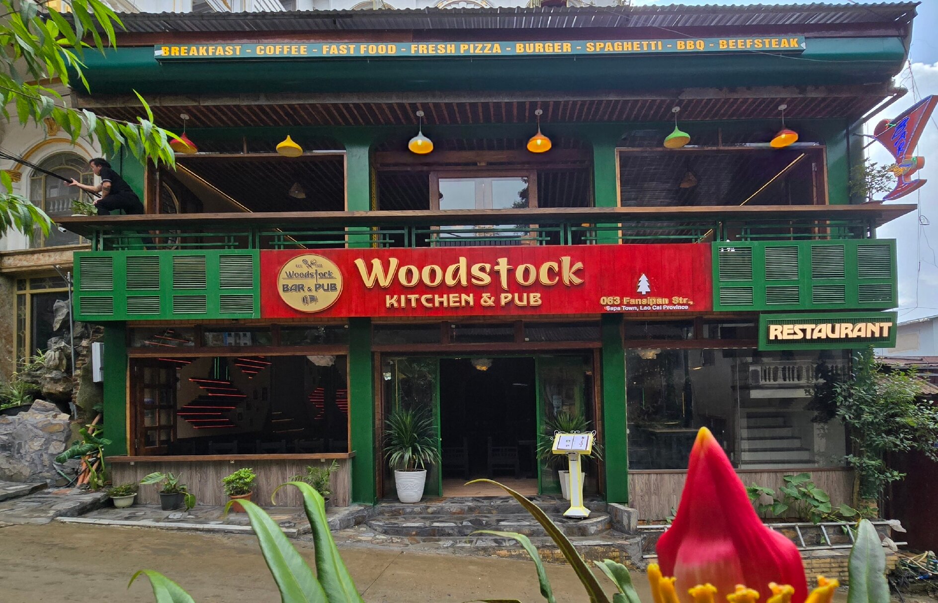 Woodstock Kitchen & Pub - Cocktail, rooftop và nhịp tối ở S…